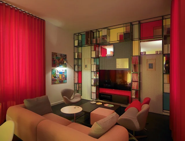 Progetto di interior design a Bologna: Casa LN - Palazzo storico nel centro cittadino, con stile decisamente contemporaneo arricchito da pezzi di design e dalle più svariate opere d'arte