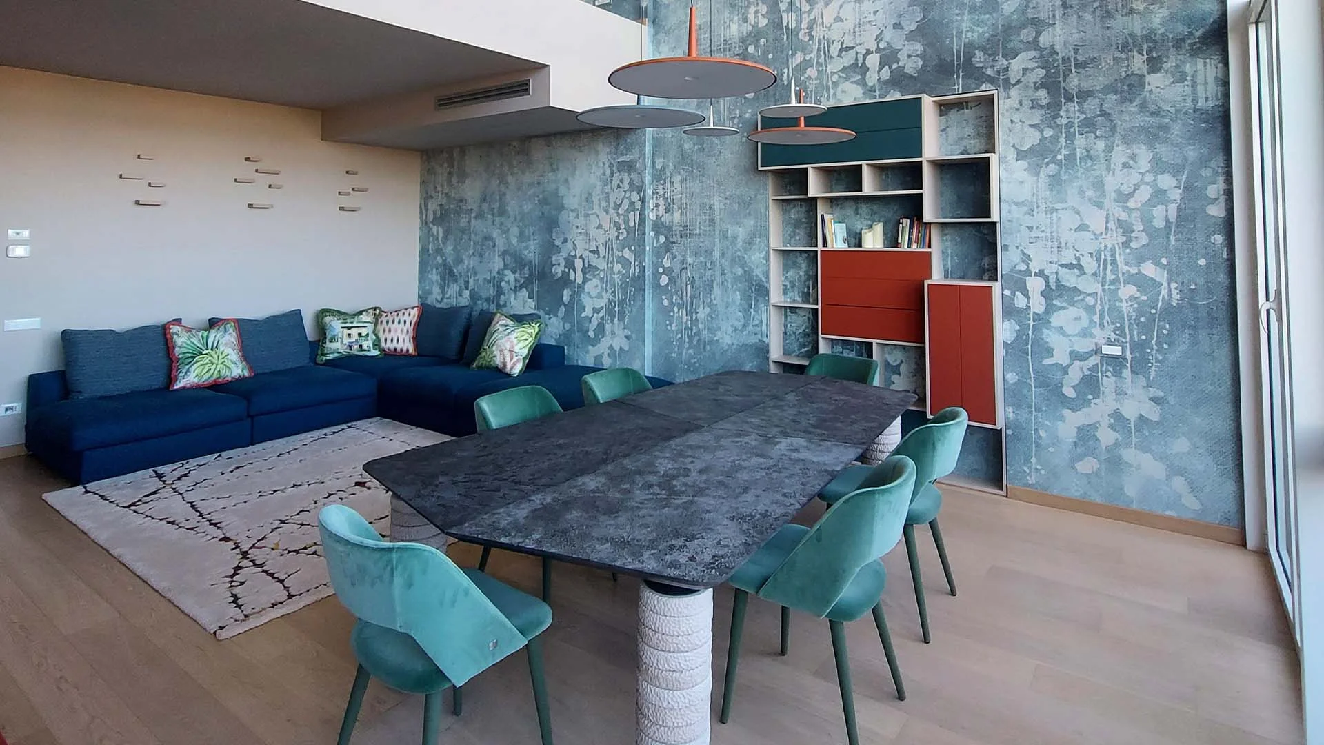 Progetto di interior design a Bologna: Attico MS - Ristrutturazione di residenza unifamiliare privata a Bologna, che fonde il design contemporaneo con l’essenza architettonica originale della casa.