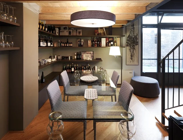 Progetto di interior design a Bologna: Casa EM - Ambiente polifunzionale con stile moderno contaminato da pezzi dal gusto industriale, che funga sia da ufficio che da ambiente relax